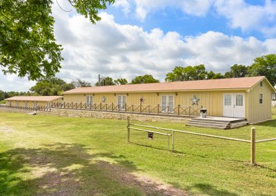 Suites Exterior | Coyote Station Roundtop Texas