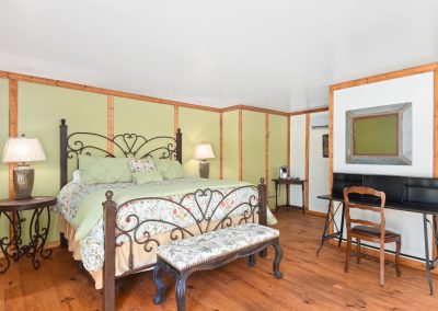 Suite 2 | Coyote Station Roundtop Texas