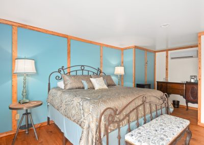 Suite 3 | Coyote Station Roundtop Texas